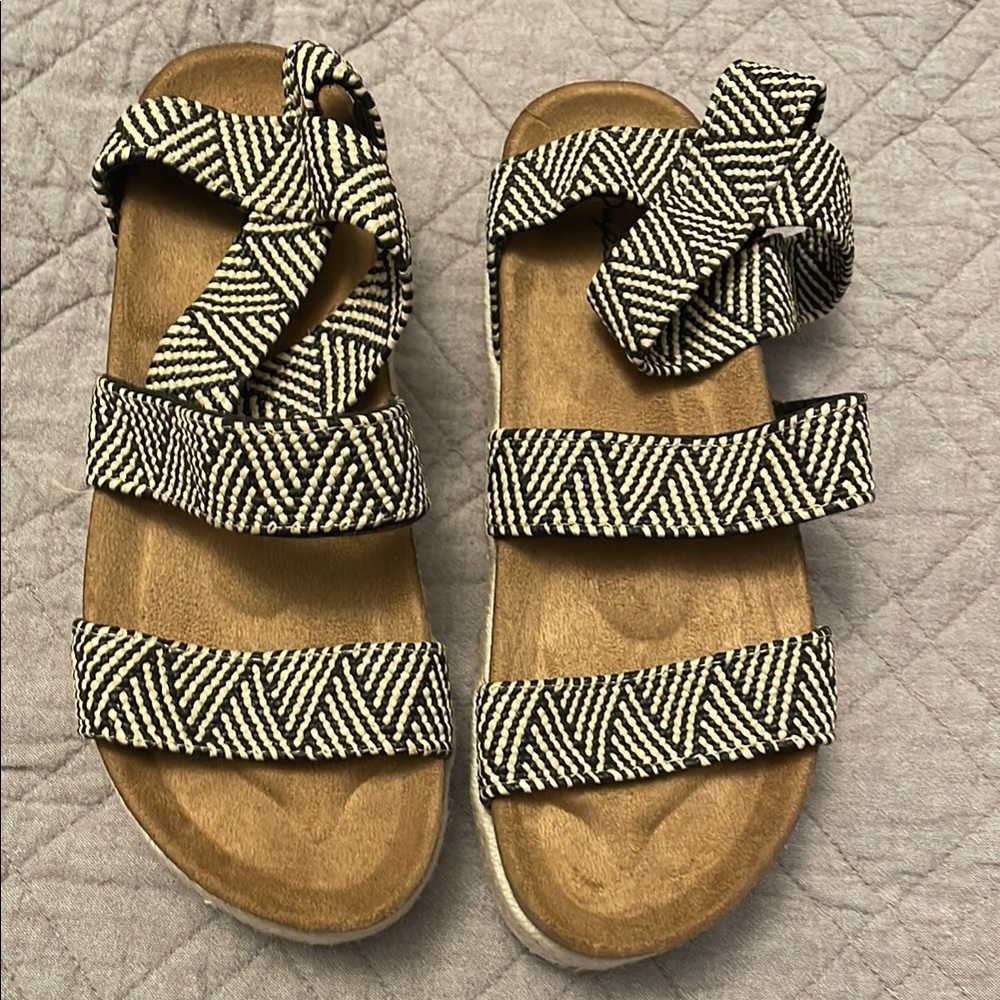 Qupid sandals Black and White Women's